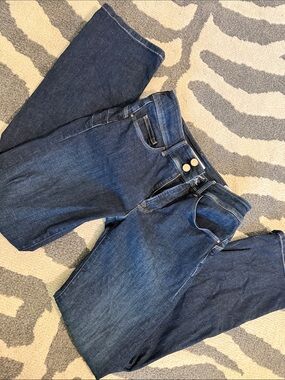 Women’s Slim Straight Jeans in Dark Blue